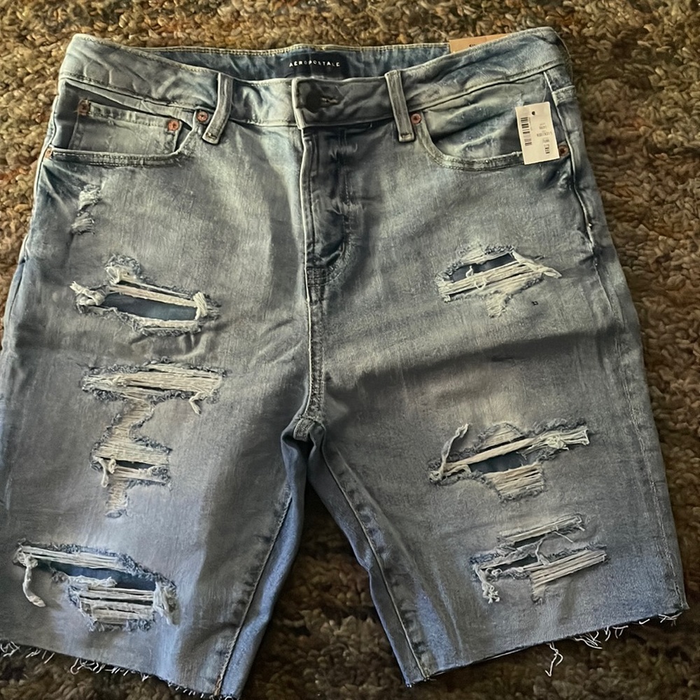 NWT Men’s Aeropostale slim cut off shorts. Never been used.